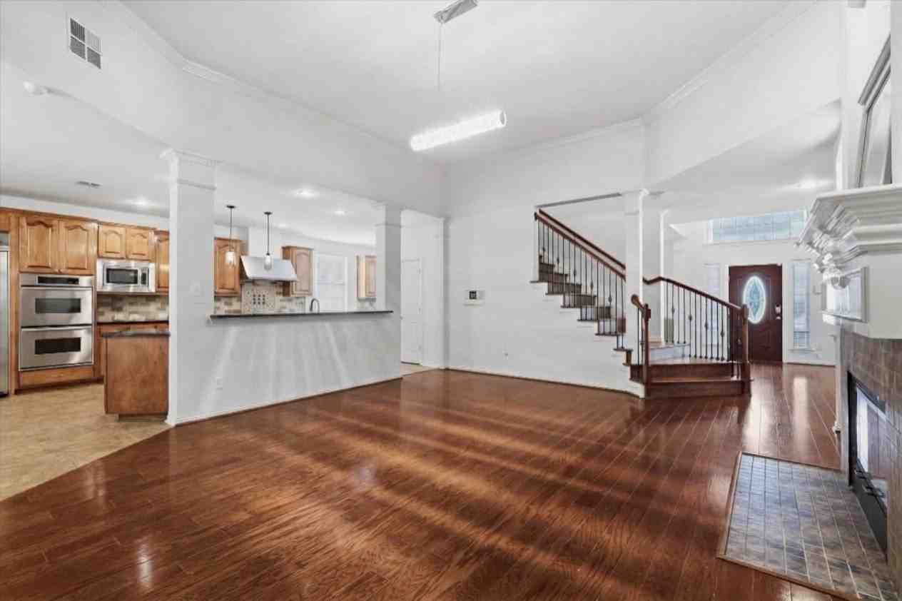 3908 Moonbeam Ct - Photo 7 of 33