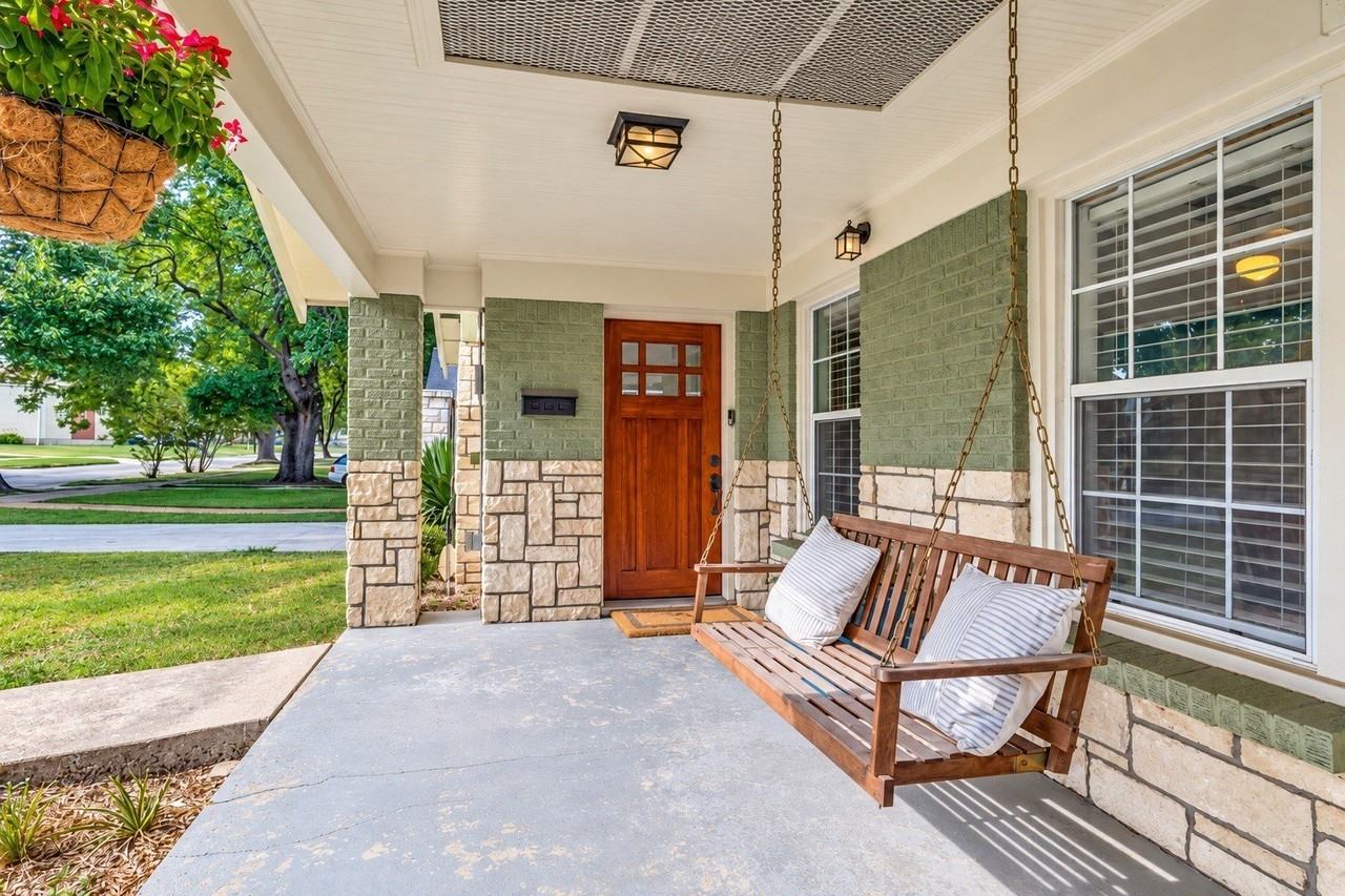 1224 Hollywood Ave - Photo 4 of 16