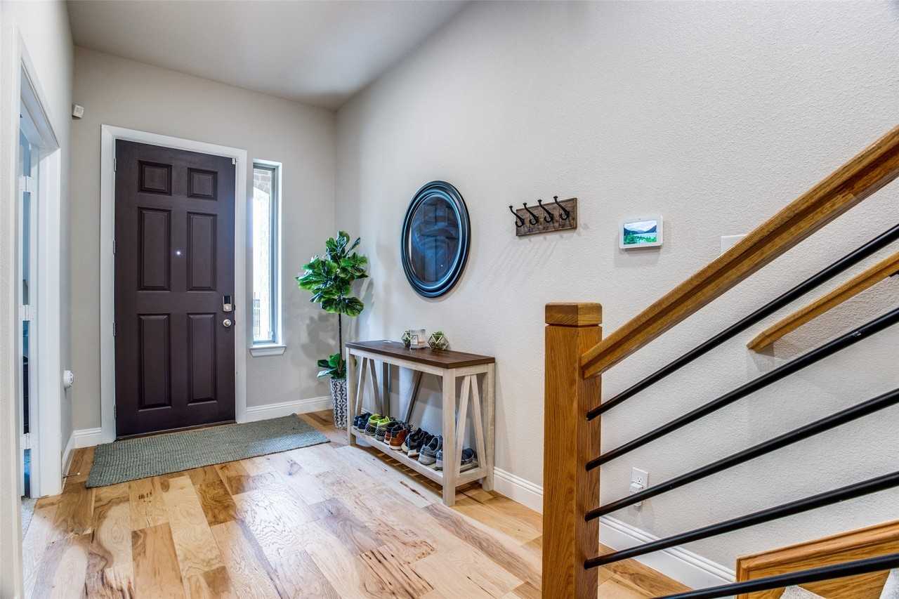 1376 Arch Pl - Photo 4 of 29