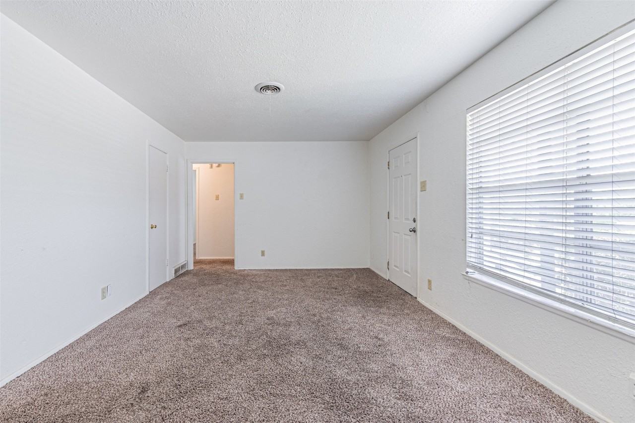 2529 Albemarle Dr - Photo 2 of 8