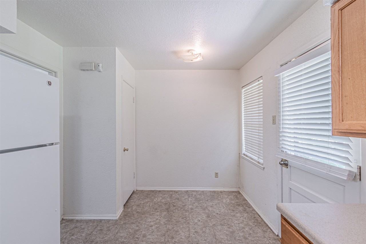 2529 Albemarle Dr - Photo 4 of 8