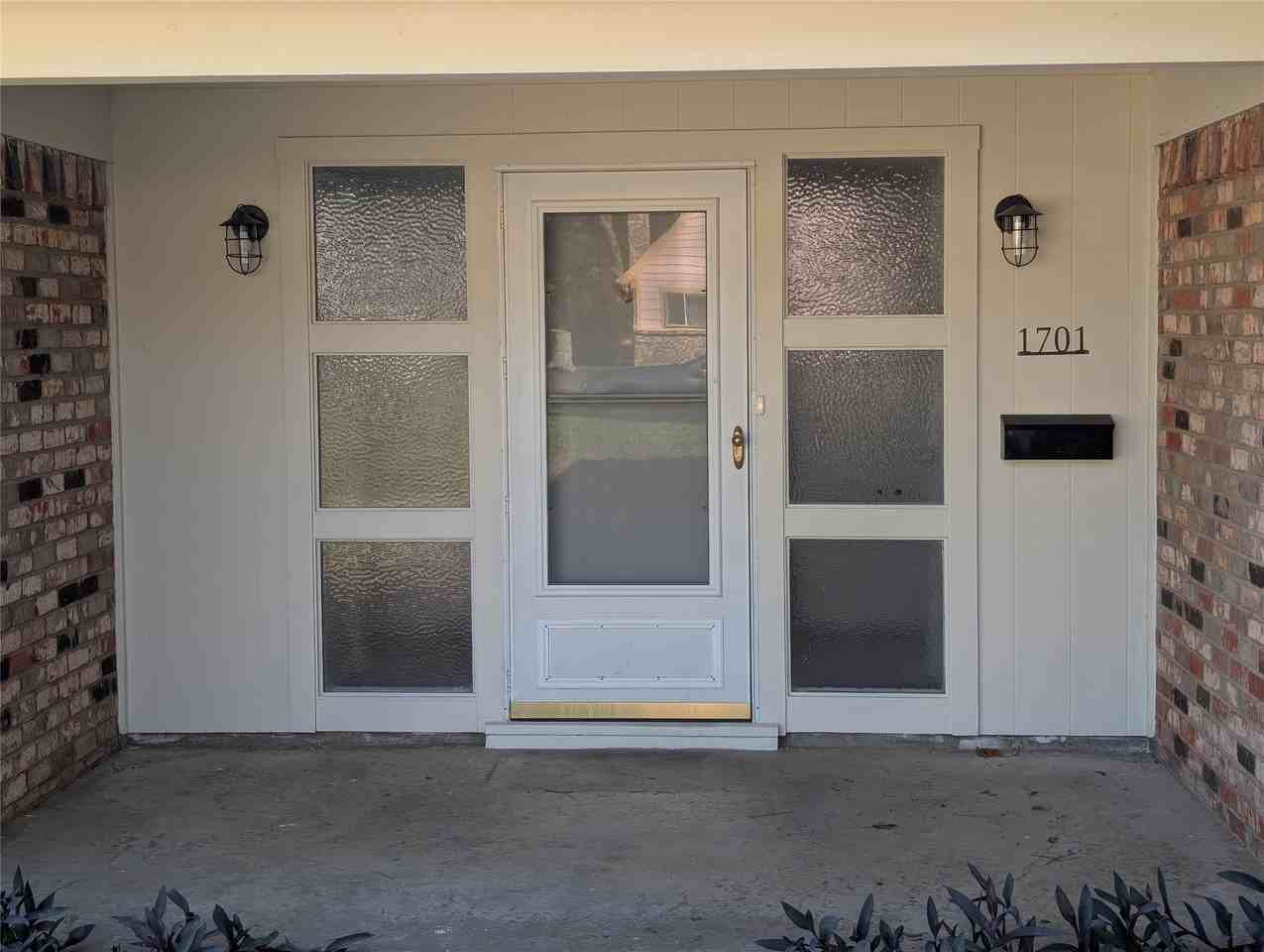 1701 Toplea Dr - Photo 2 of 17
