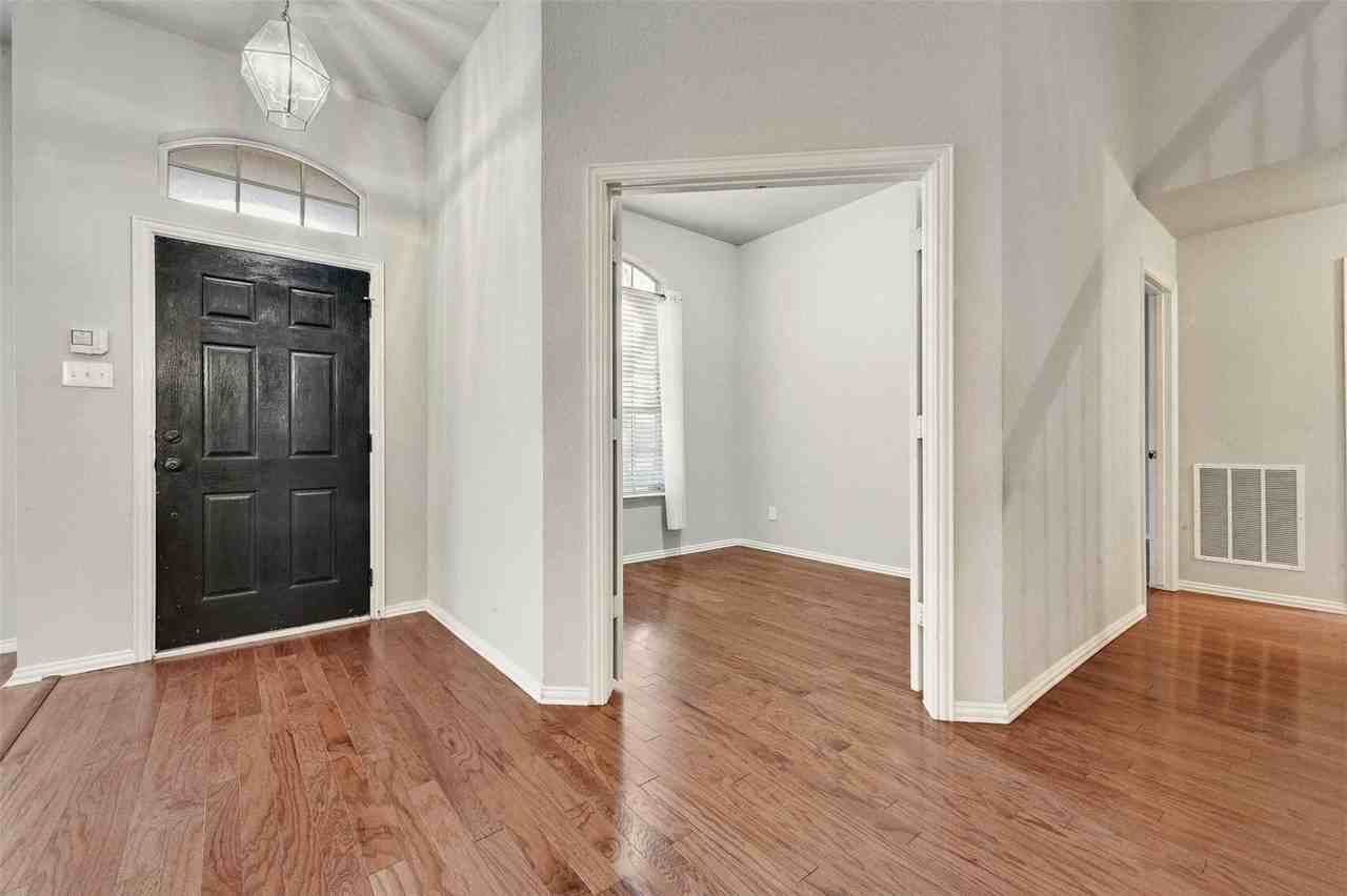 5804 Legend Ln - Photo 4 of 28