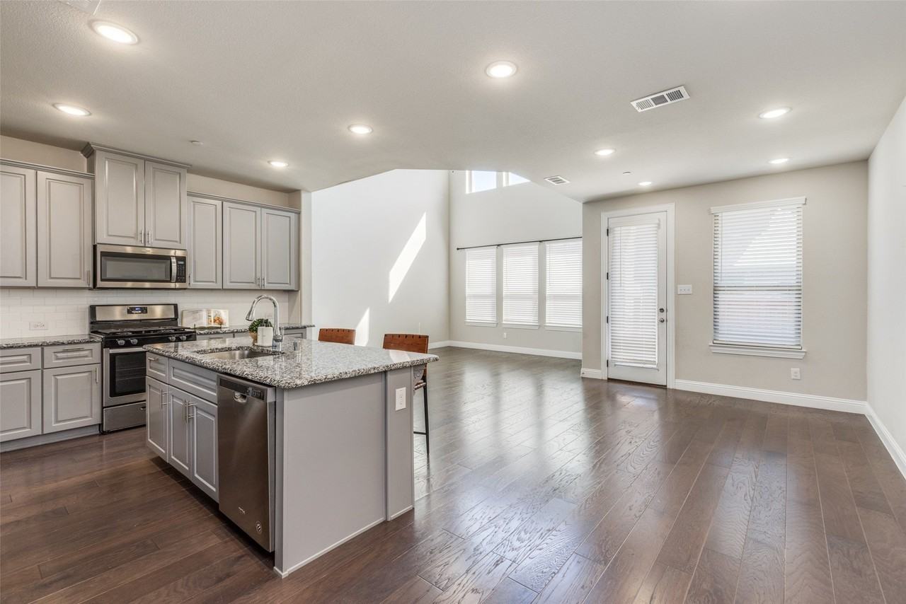 4580 Titus Cir - Photo 4 of 27