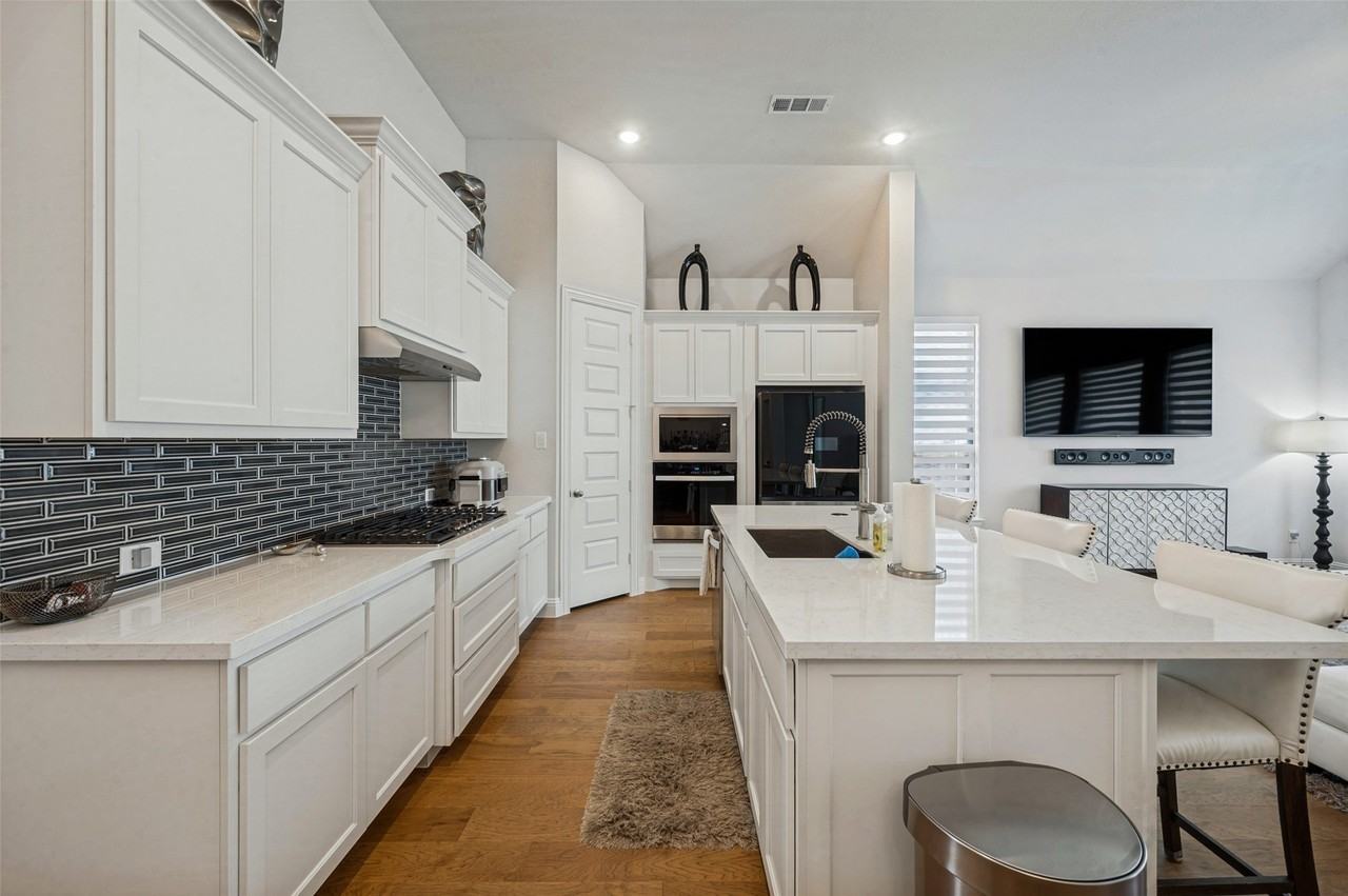2109 Southpointe Xing - Photo 4 of 12
