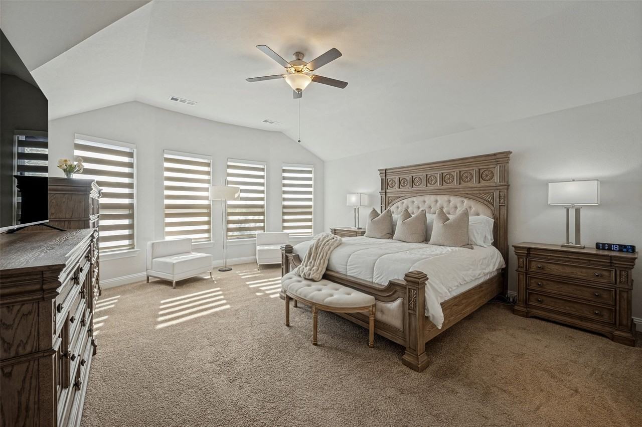 2109 Southpointe Xing - Photo 7 of 12