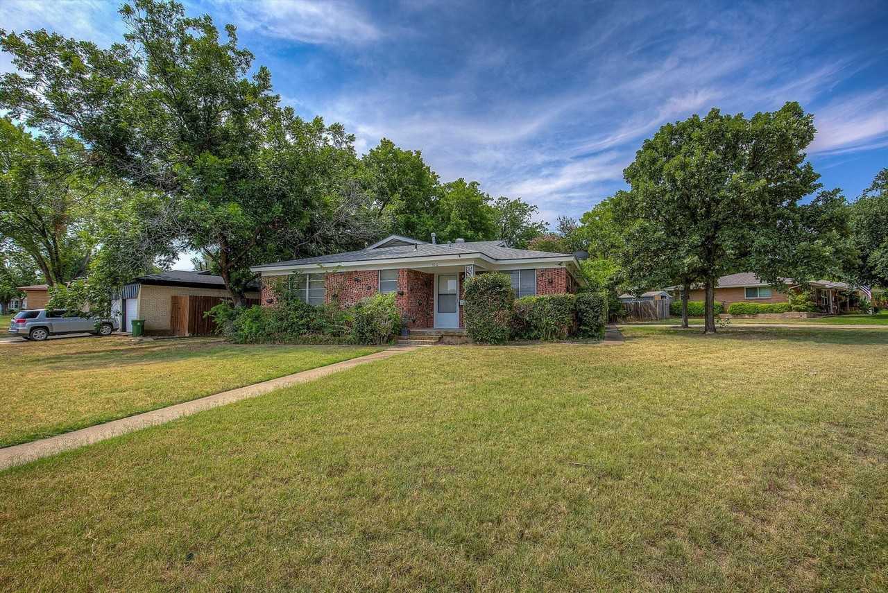 5916 Tourist Dr - Photo 3 of 32