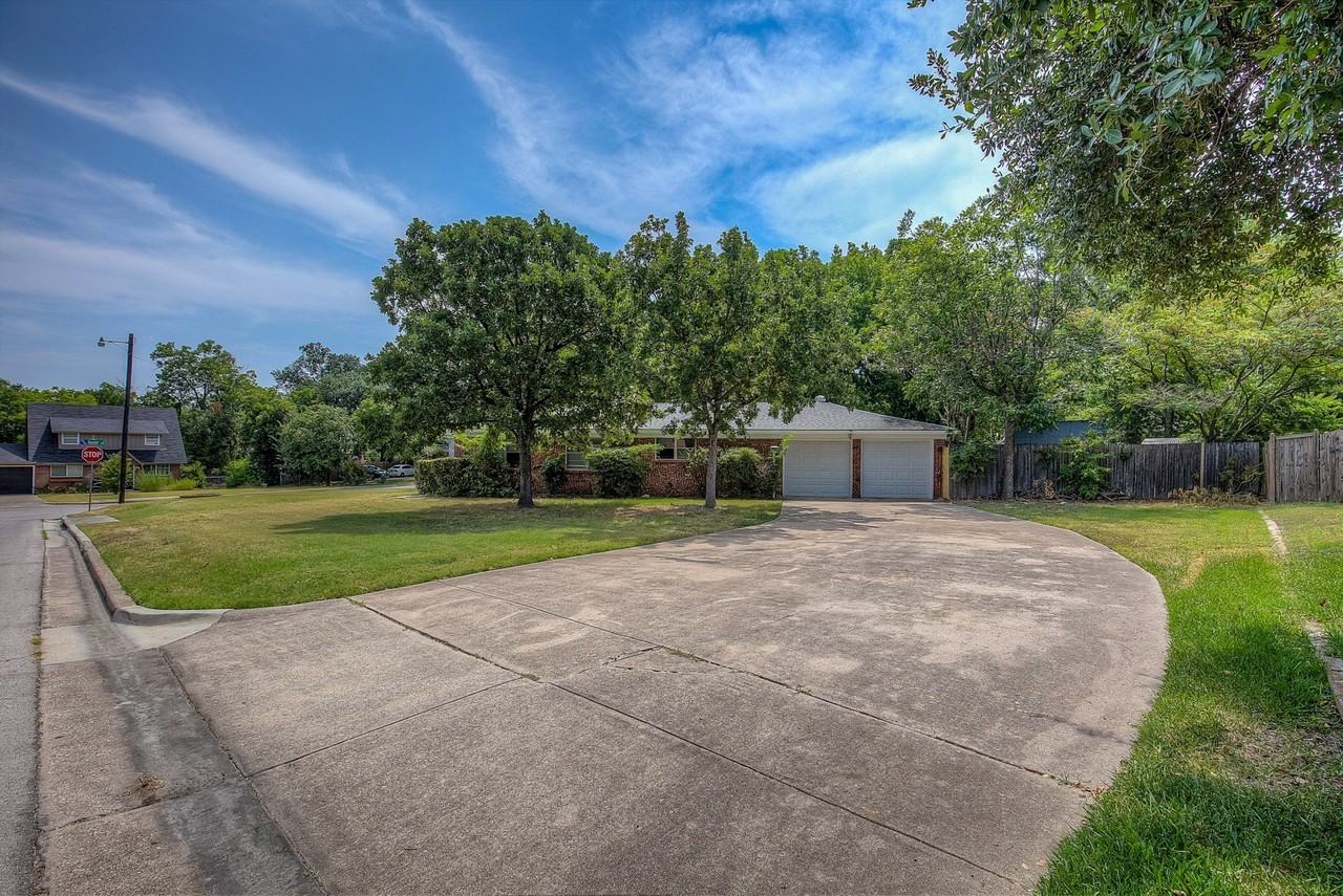 5916 Tourist Dr - Photo 4 of 32