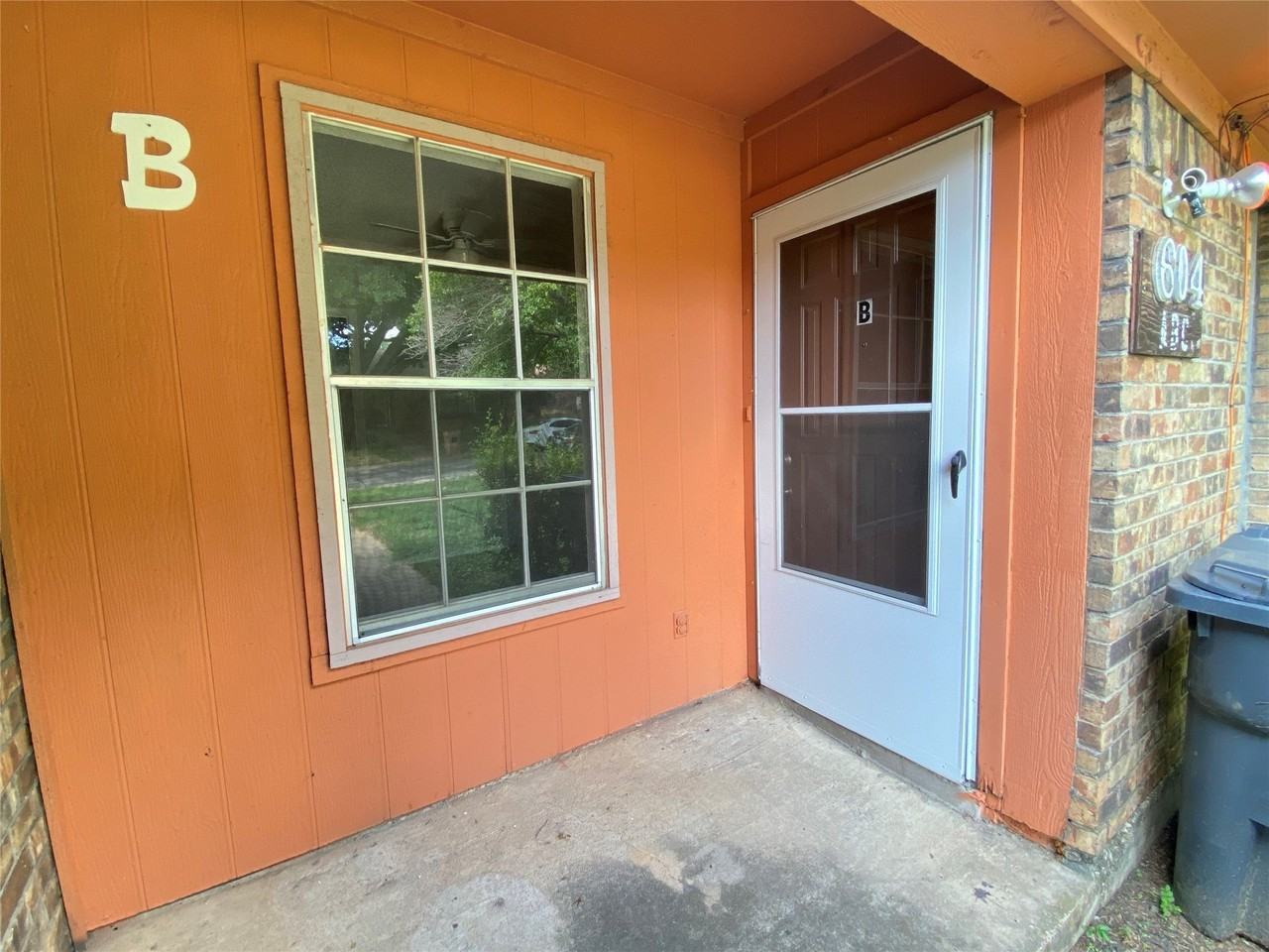 604 Lost Springs Ct - Photo 3 of 17