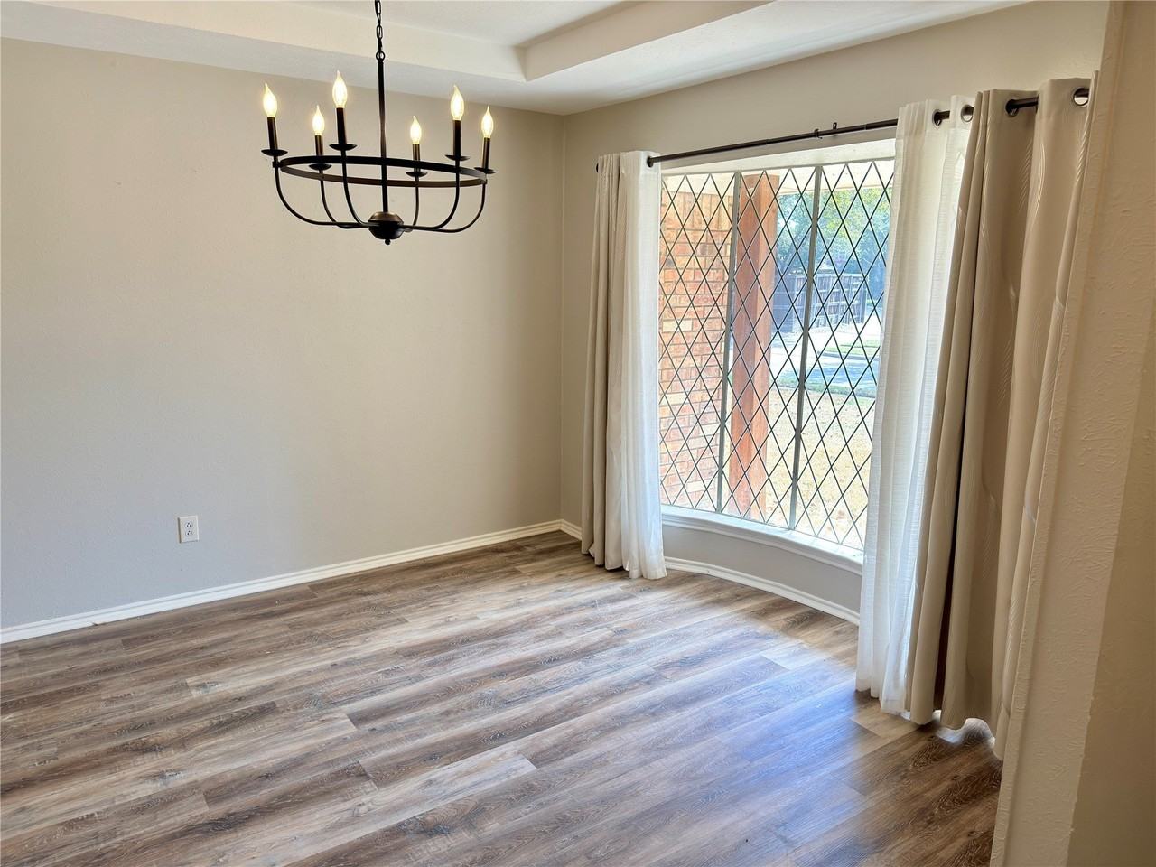 2305 Merrimac Dr - Photo 2 of 15