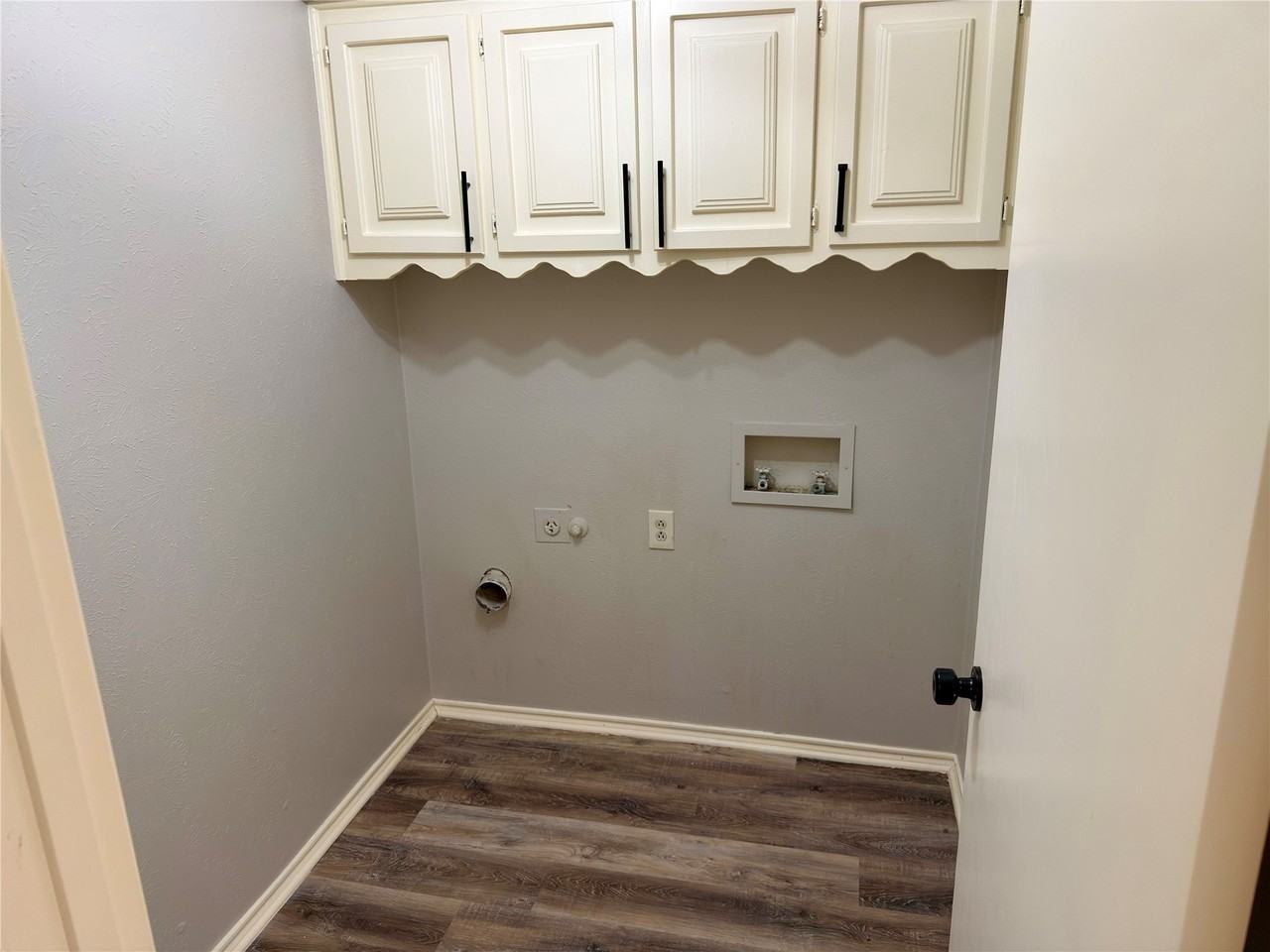 2305 Merrimac Dr - Photo 7 of 15