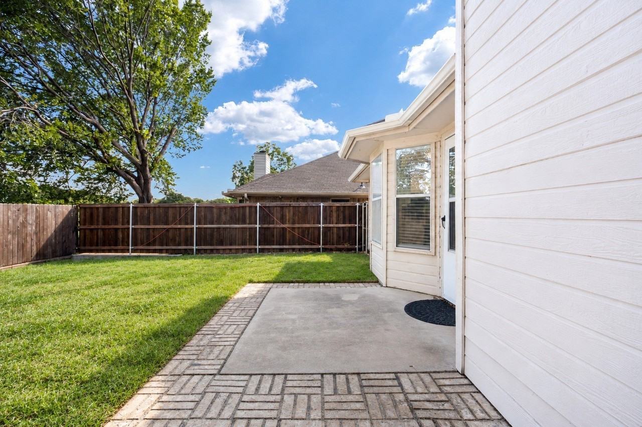 801 Bentree Dr - Photo 4 of 25