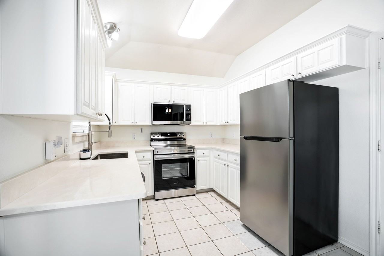 801 Bentree Dr - Photo 6 of 25