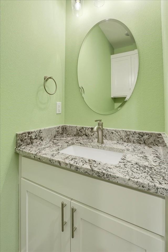 802 S Newsom St - Photo 5 of 31