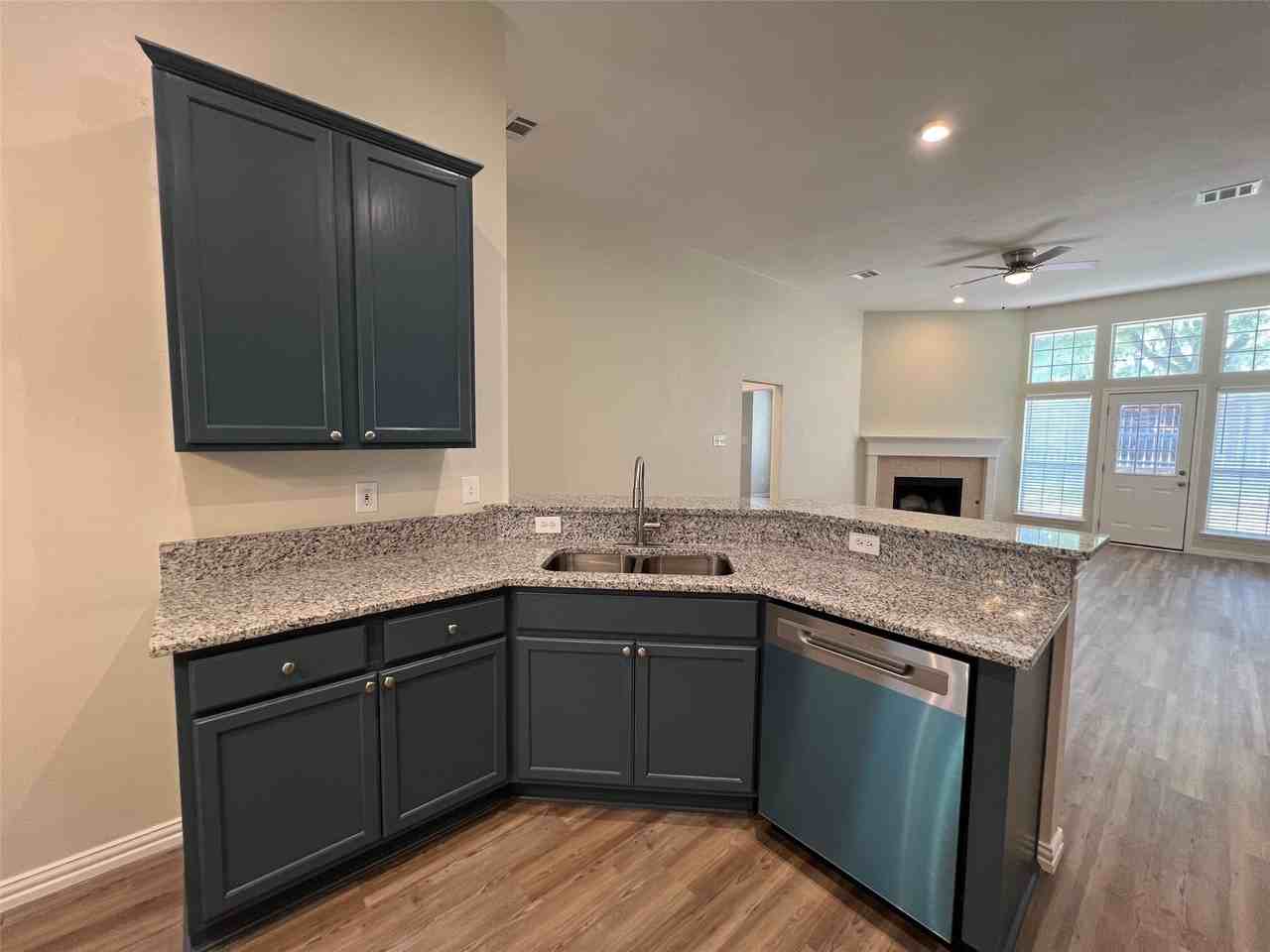 7150 Tularosa Ct - Photo 5 of 34