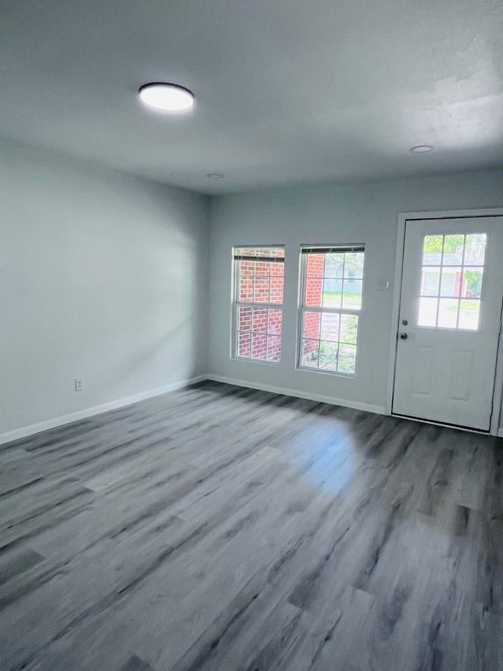 522 Donald Dr - Photo 3 of 16