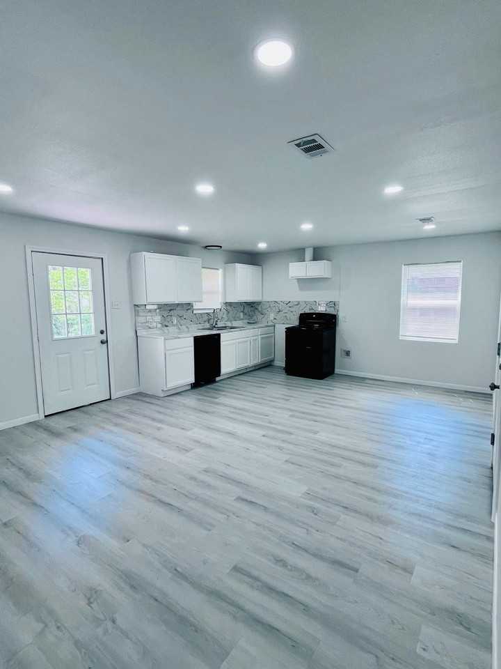 522 Donald Dr - Photo 4 of 16