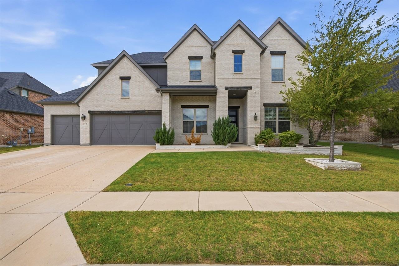 212 Lake Forest Trl - Photo 2 of 40