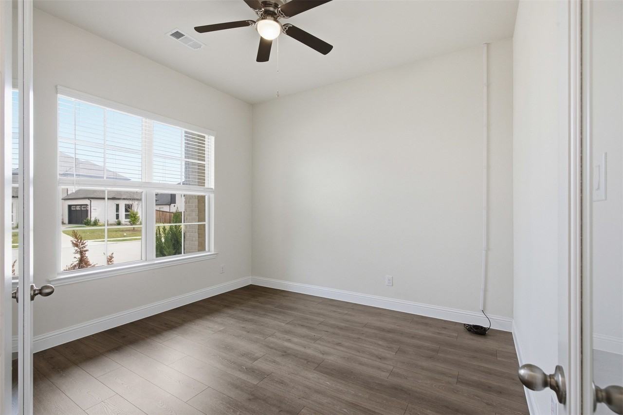 212 Lake Forest Trl - Photo 4 of 40