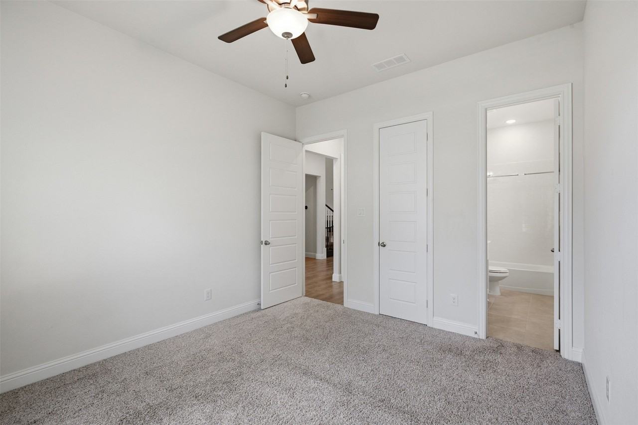212 Lake Forest Trl - Photo 5 of 40