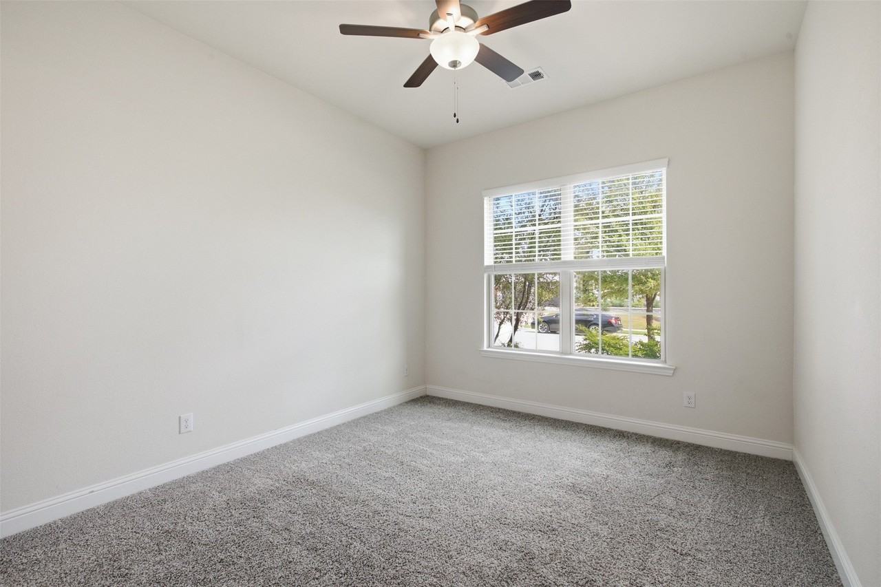 212 Lake Forest Trl - Photo 6 of 40