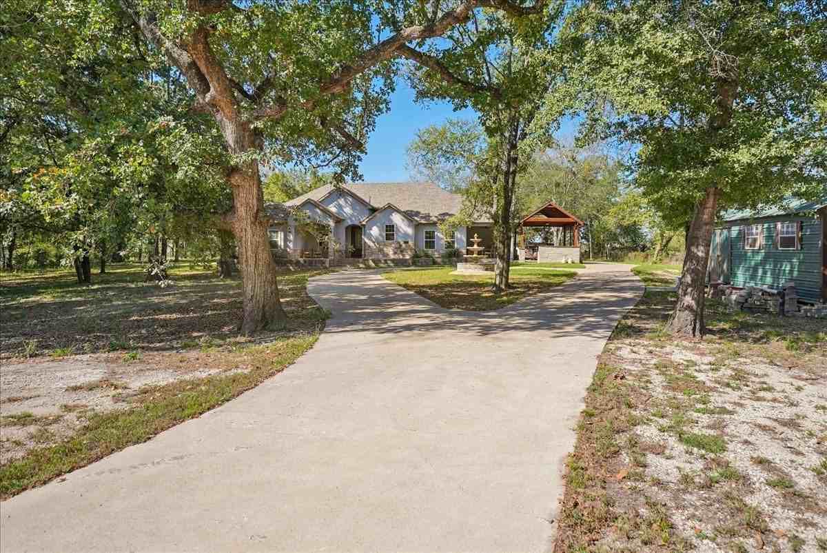 7320 County Road 3512 - Photo 3 of 20