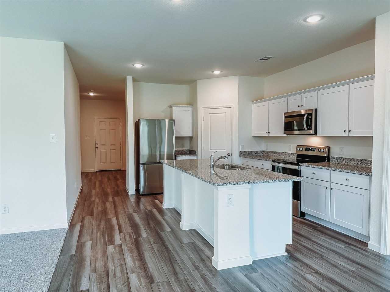 1637 Whitworth Dr - Photo 2 of 20