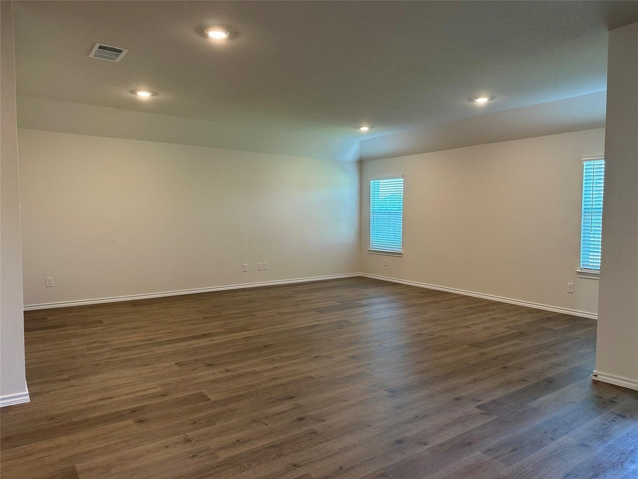 219 Greenshade Ln - Photo 6 of 16