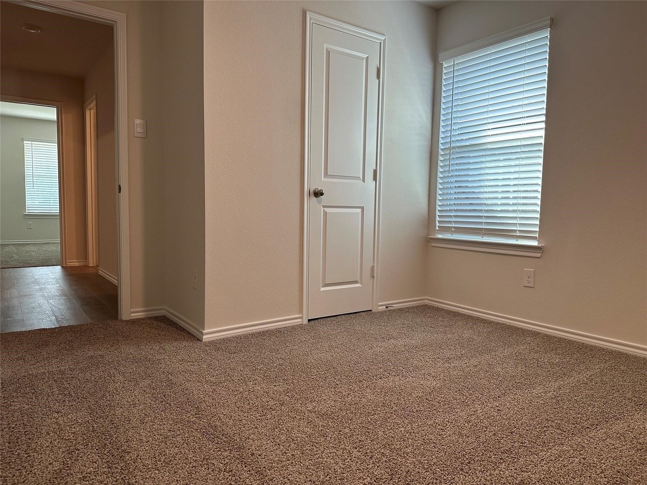 219 Greenshade Ln - Photo 7 of 16