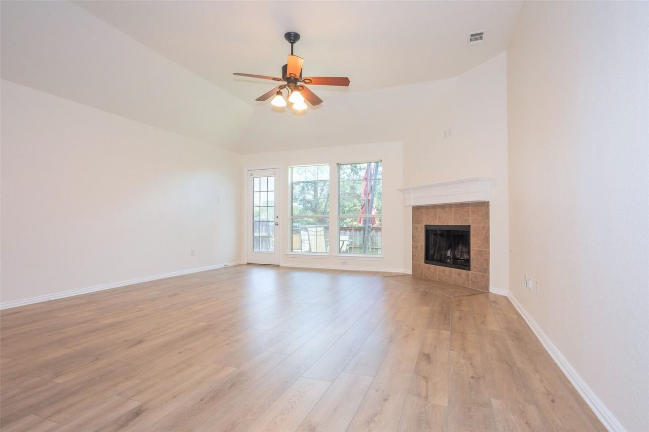 1429 Tree Top Dr - Photo 6 of 16