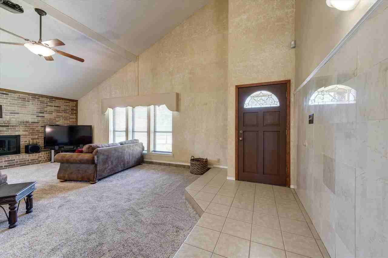 2033 Oakmeadow St - Photo 3 of 29