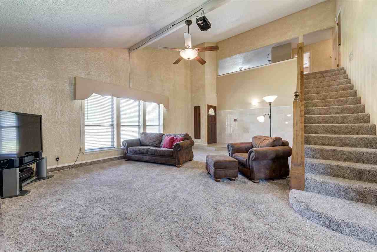 2033 Oakmeadow St - Photo 6 of 29
