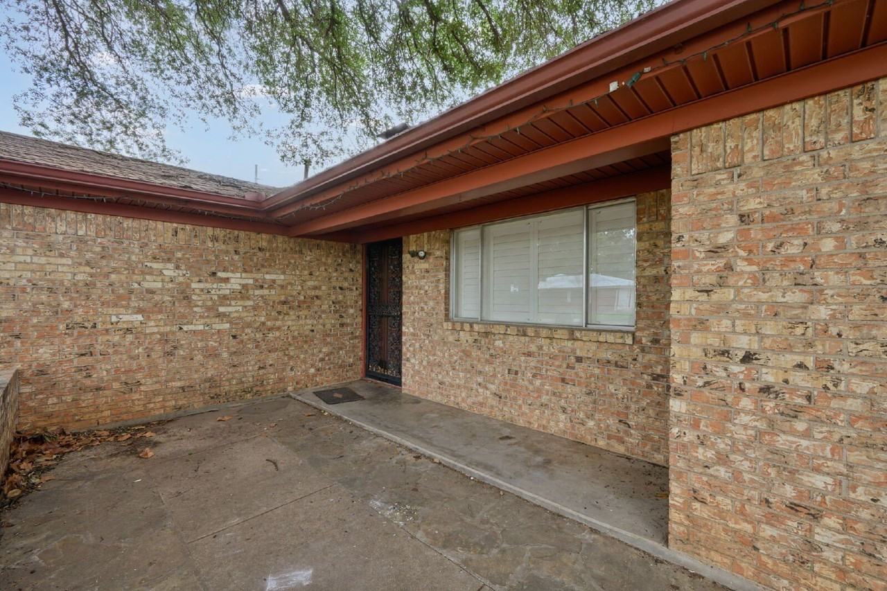 2802 S Murco Dr - Photo 3 of 26