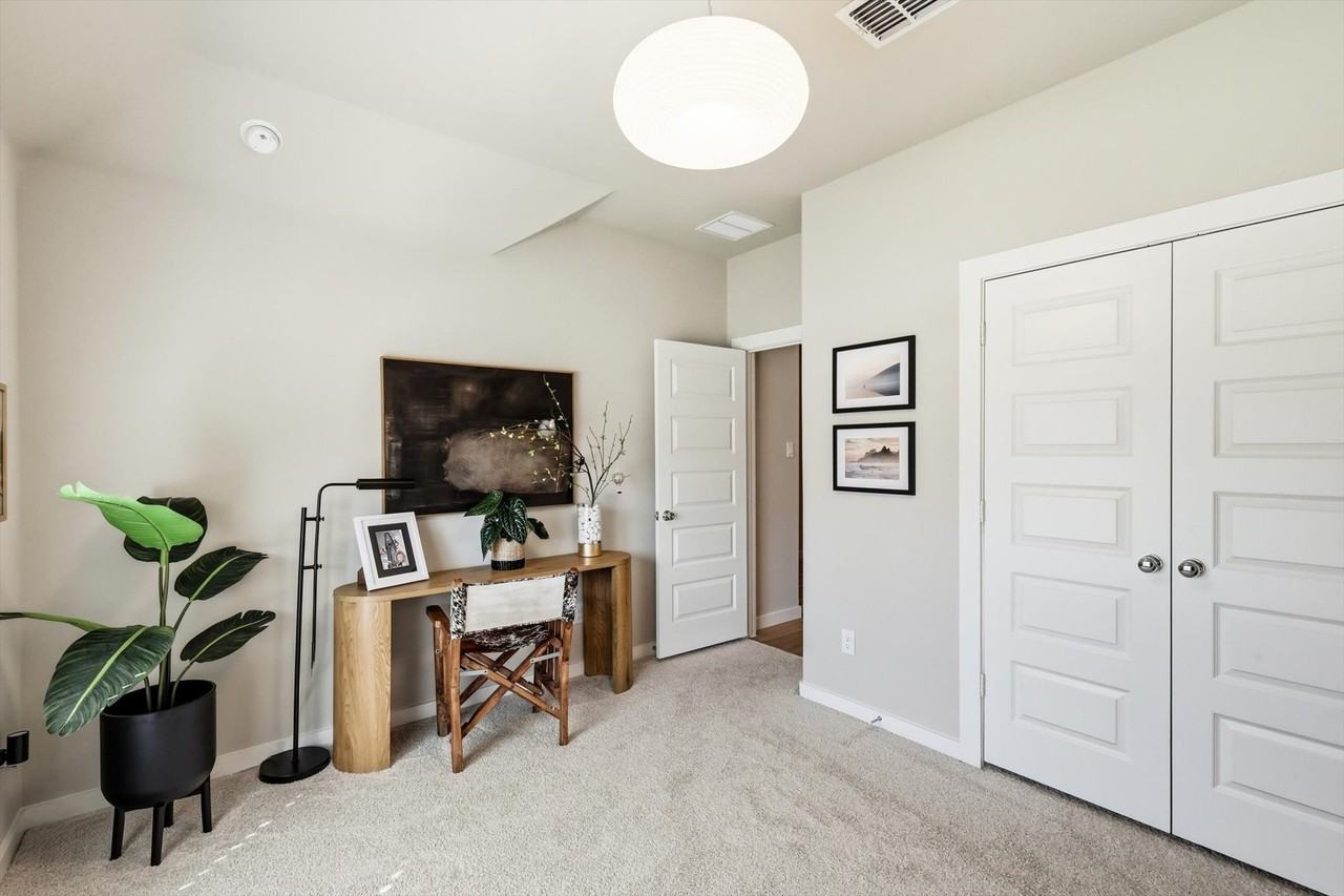 604 Wild Goose Ln - Photo 5 of 23