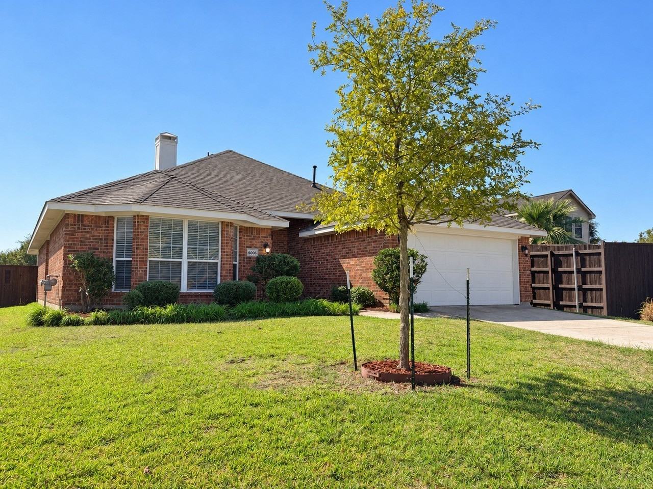 6006 Holly Crest Ln - Photo 2 of 25