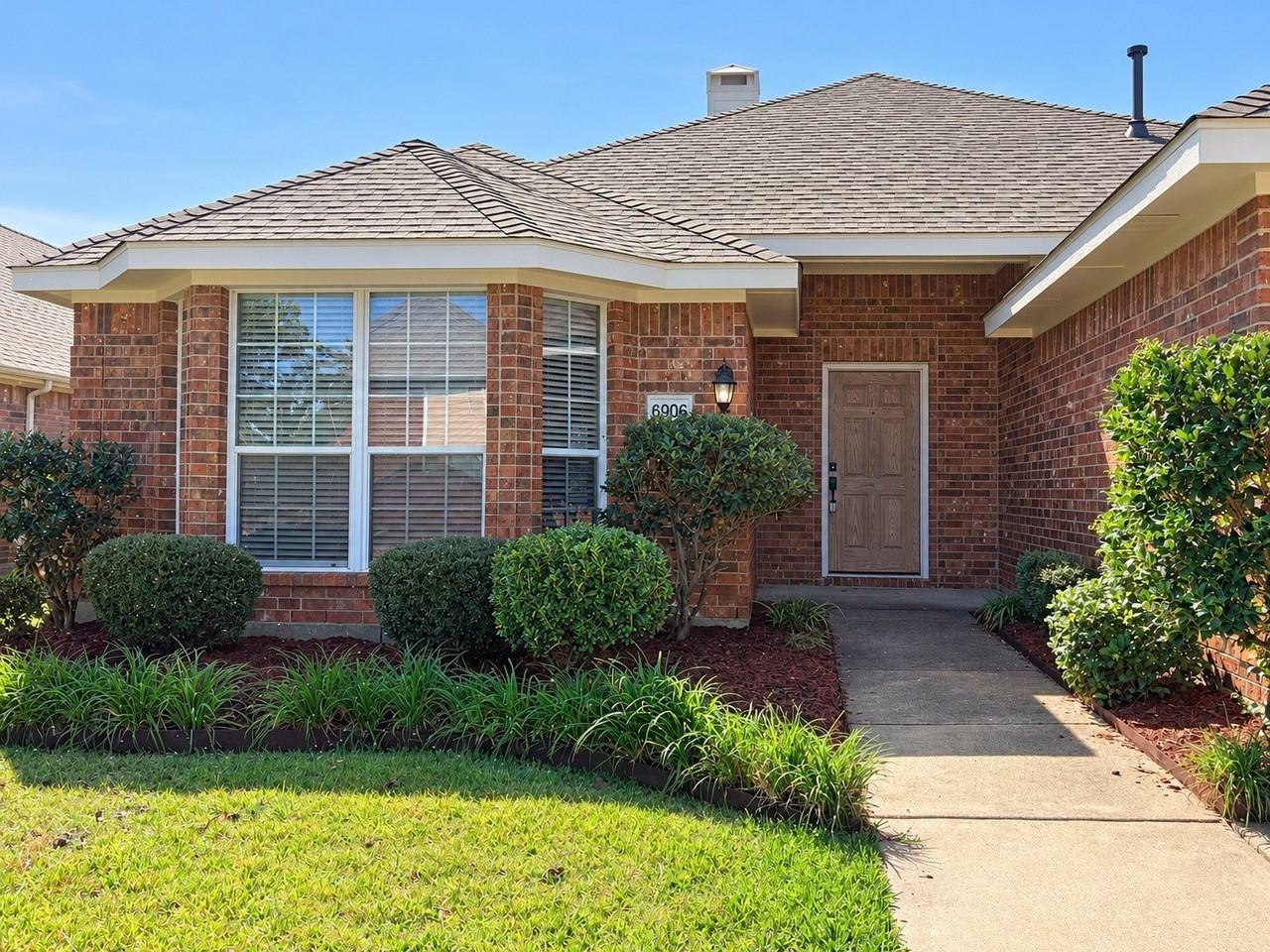 6006 Holly Crest Ln - Photo 3 of 25