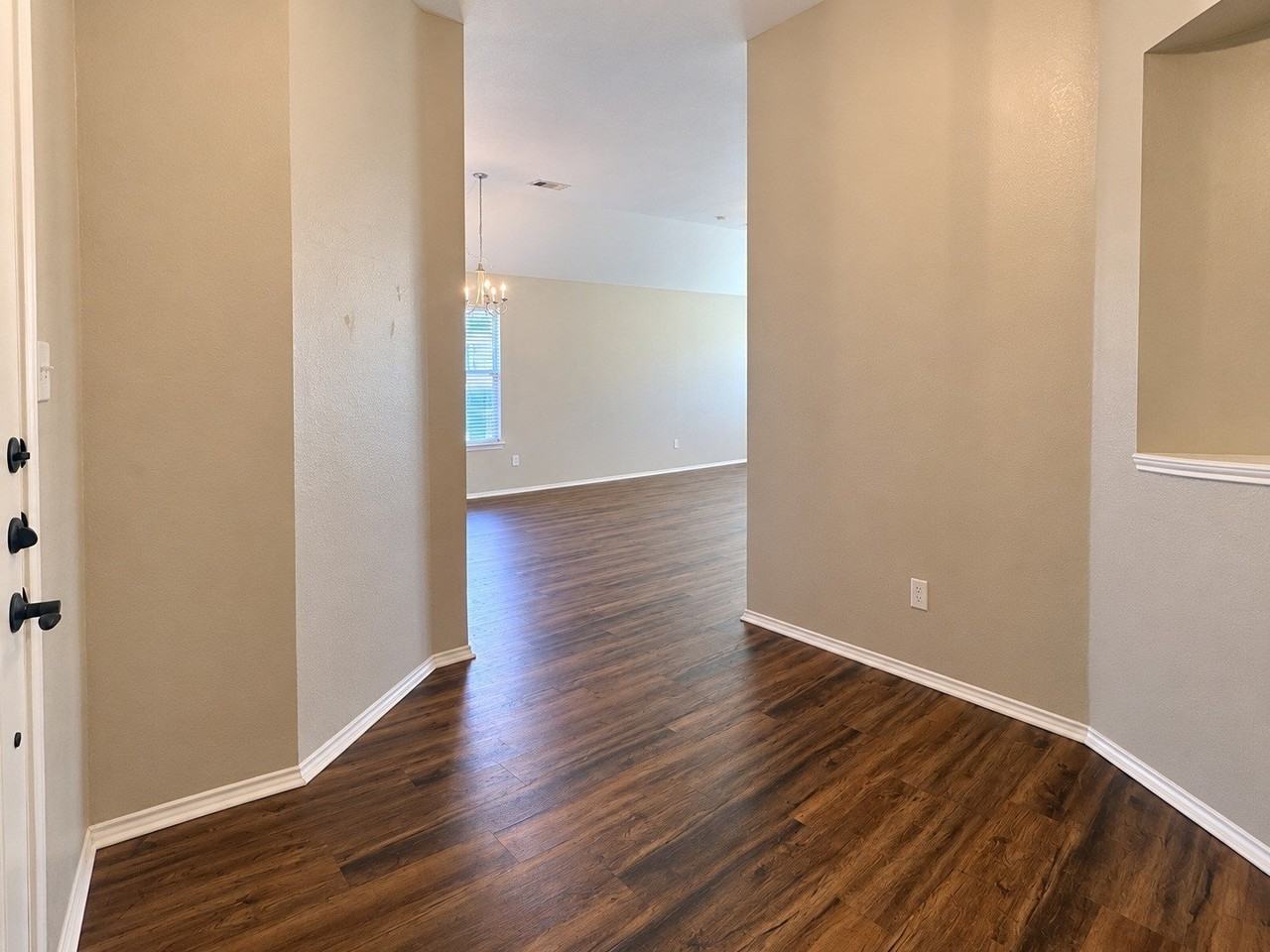 6006 Holly Crest Ln - Photo 4 of 25