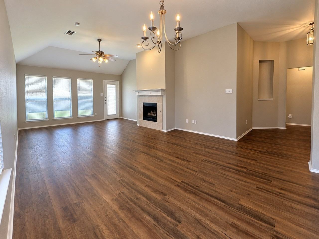 6006 Holly Crest Ln - Photo 5 of 25