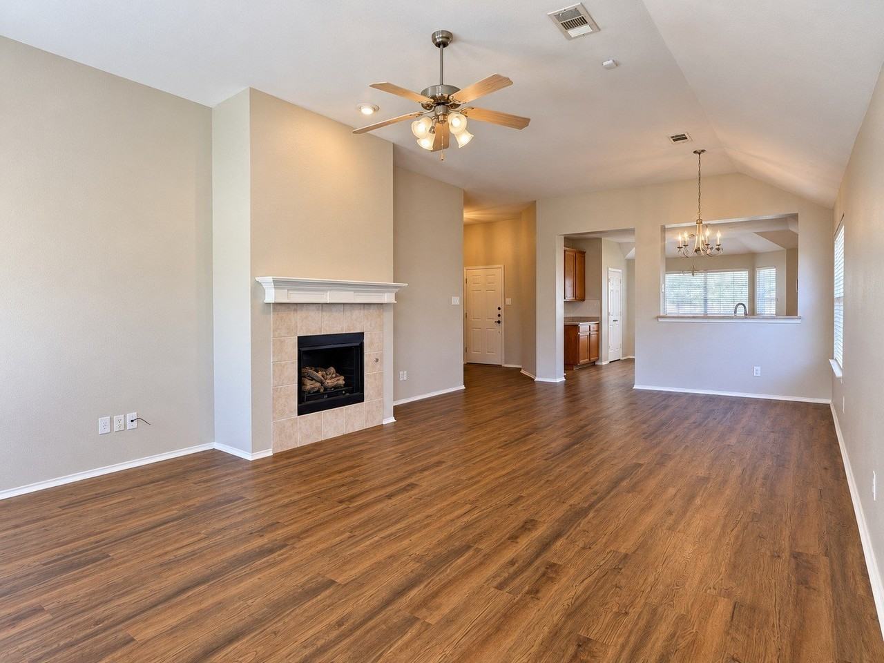 6006 Holly Crest Ln - Photo 6 of 25