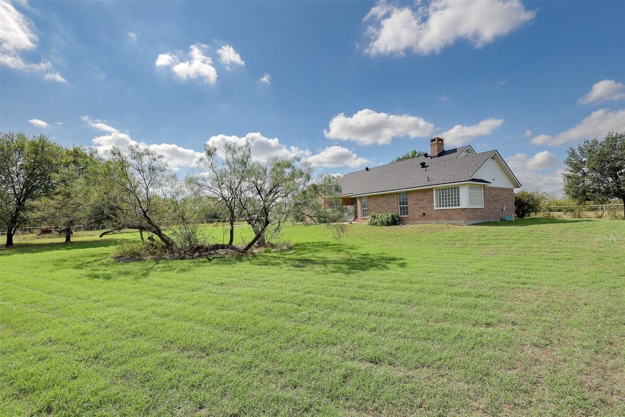 9901 Oak Grove Rd - Photo 3 of 20