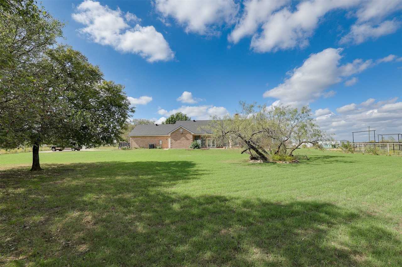 9901 Oak Grove Rd - Photo 4 of 20