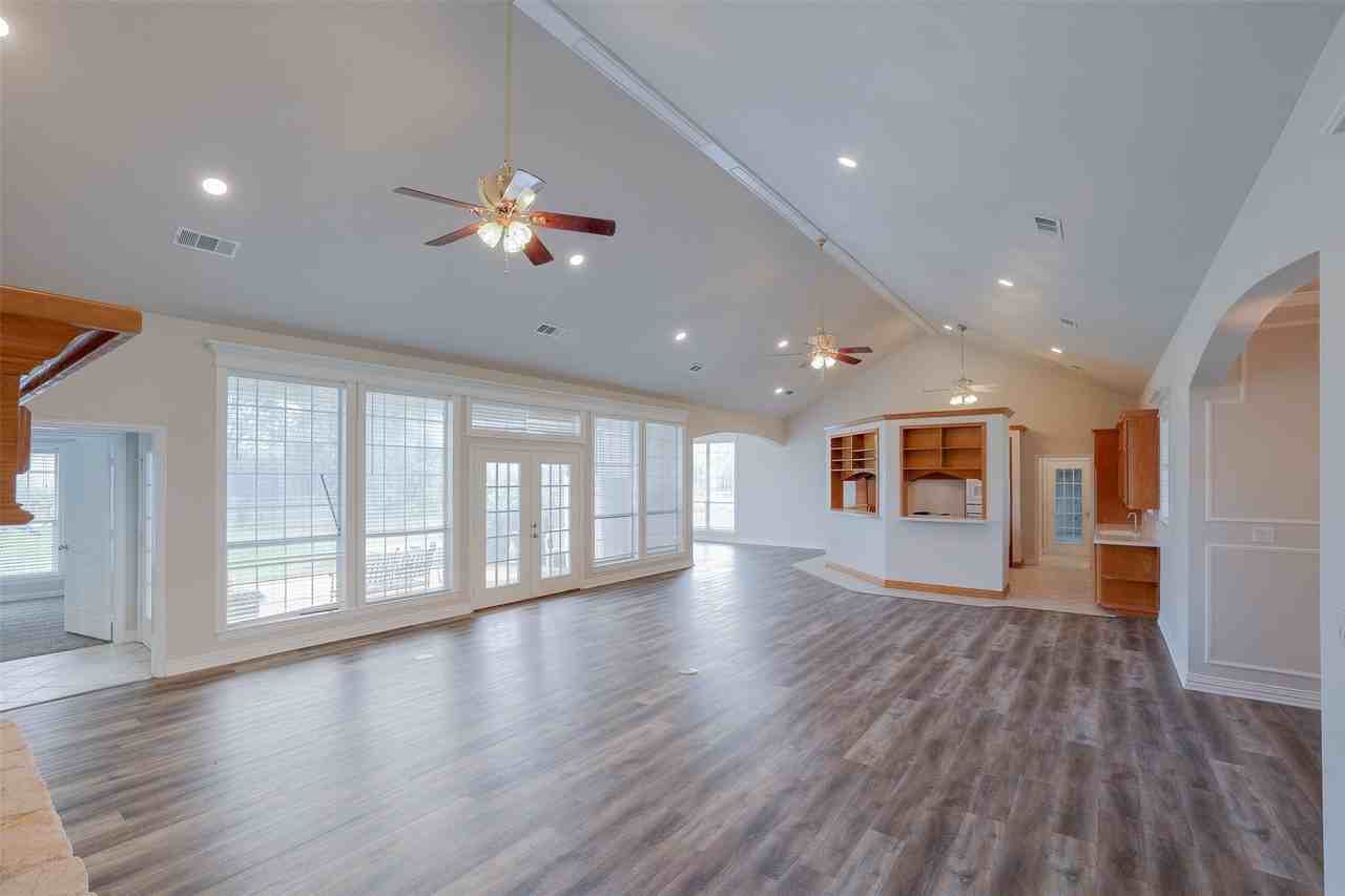 9901 Oak Grove Rd - Photo 6 of 20