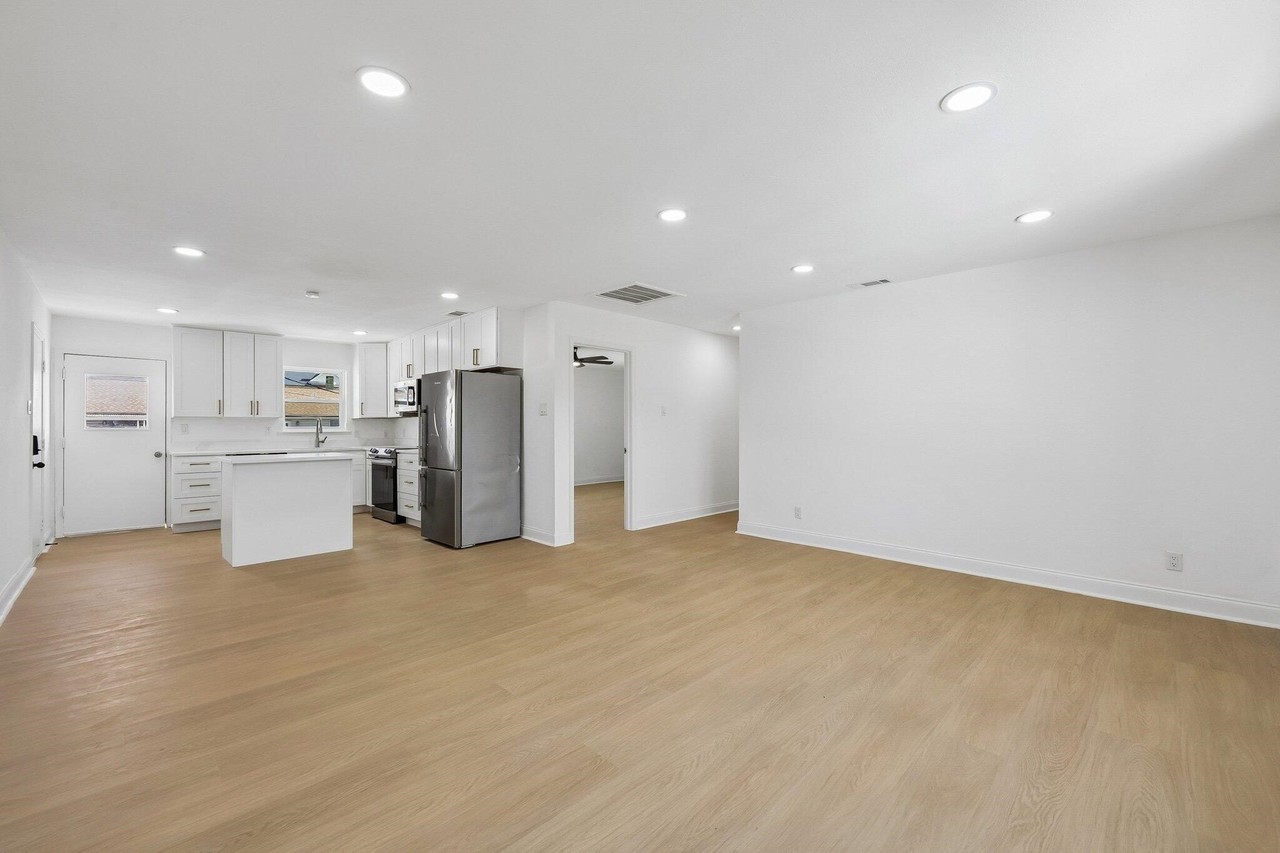 5050 Matilda St #225 - Photo 6 of 23