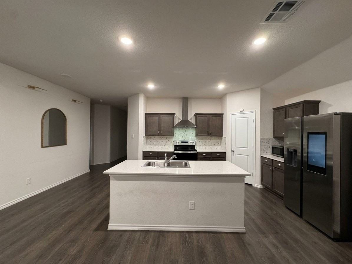 1209 Fieldstone Ct - Photo 3 of 18