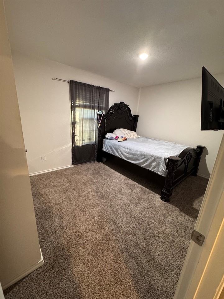 1209 Fieldstone Ct - Photo 5 of 18