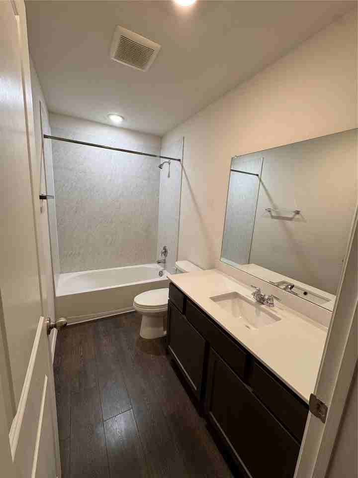 1209 Fieldstone Ct - Photo 7 of 18