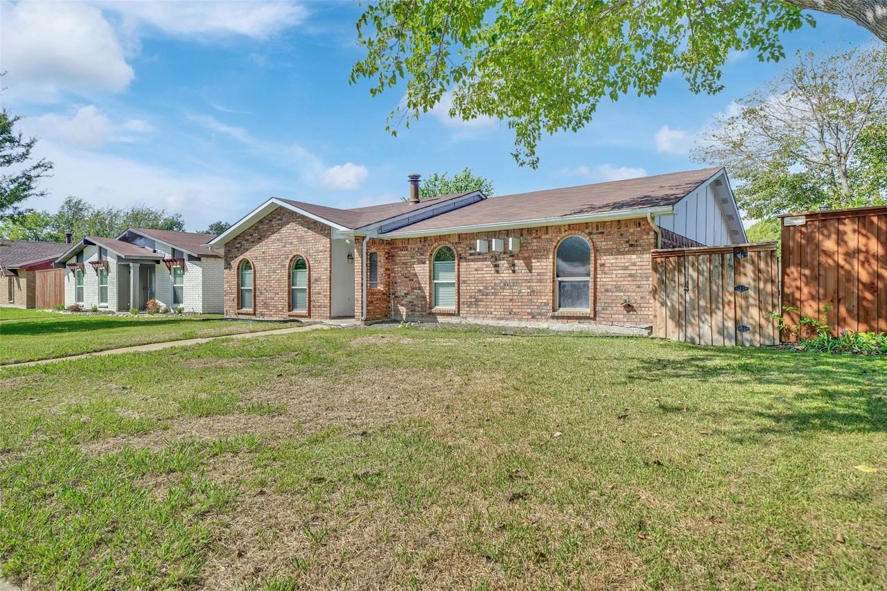 1525 Meandering Way - Photo 2 of 23