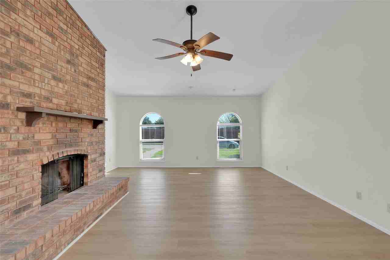 1525 Meandering Way - Photo 4 of 23