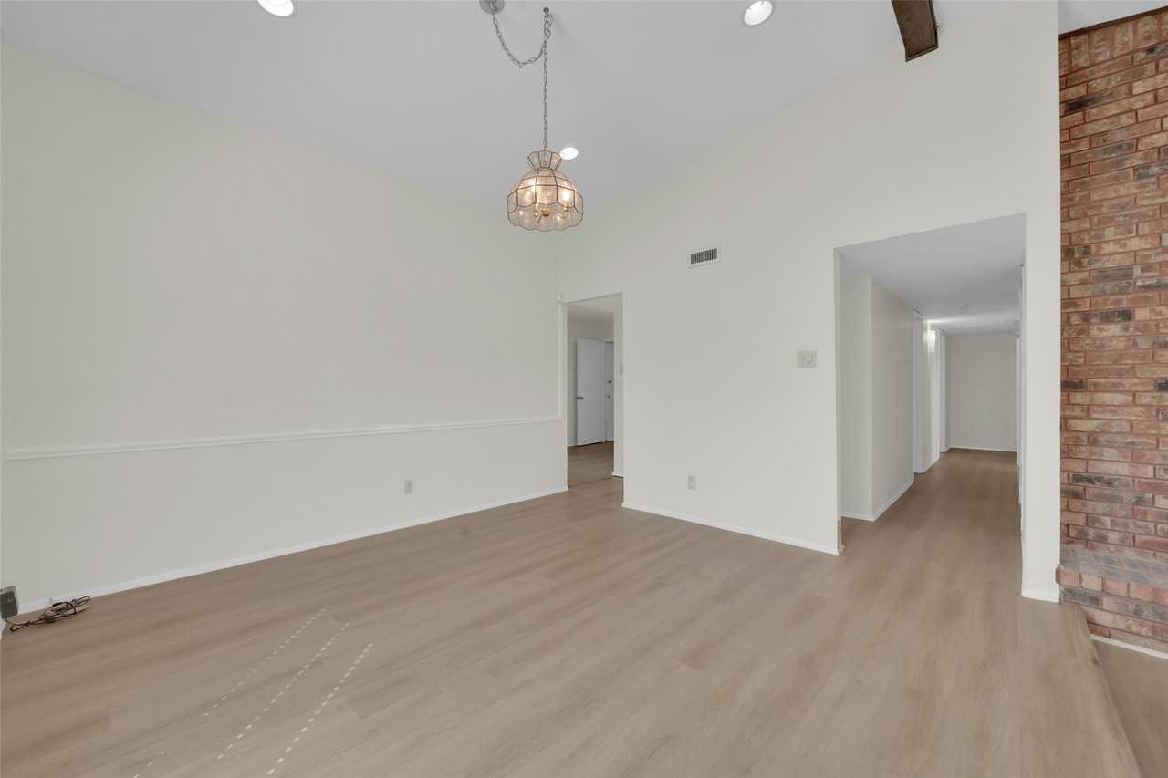 1525 Meandering Way - Photo 5 of 23