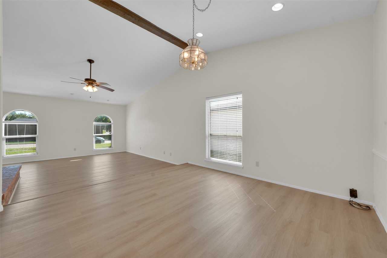 1525 Meandering Way - Photo 6 of 23